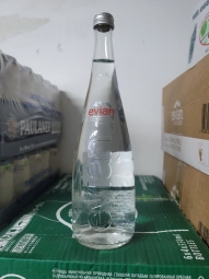 Evian 750ml chai thủy tinh